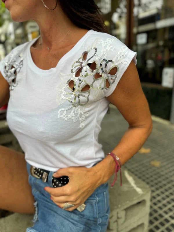Remera Flor de Noche