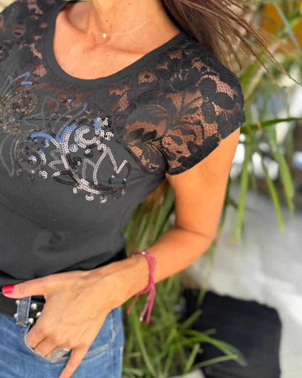 Remera Black Lace
