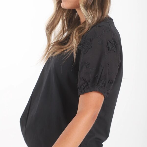 img_1550-aa9708f1b08e0a842e17621103950653-1024-1024 Remera Alma Bloom