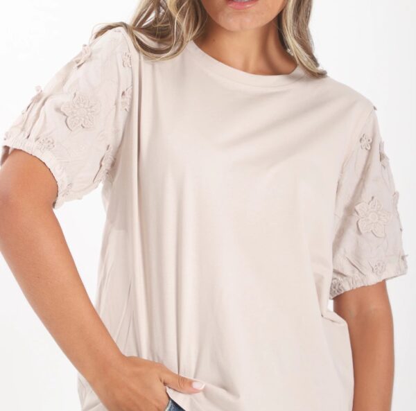 img_1558-22b0587e57b2585bf817621103953450-1024-1024 Remera Alma Bloom