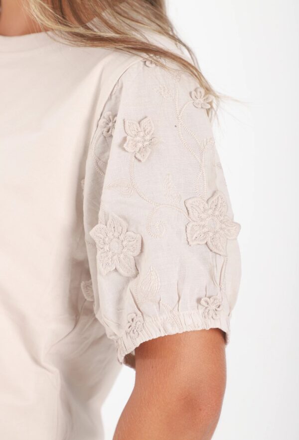 img_1563-a7c22a9da39f99f35317621103948844-1024-1024 Remera Alma Bloom