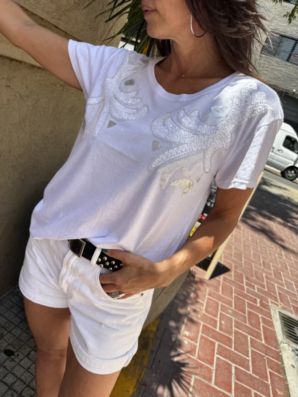 Remera Talle Amplio -CHARRETERA FANTASÍA (2) Remera WHITE AURA