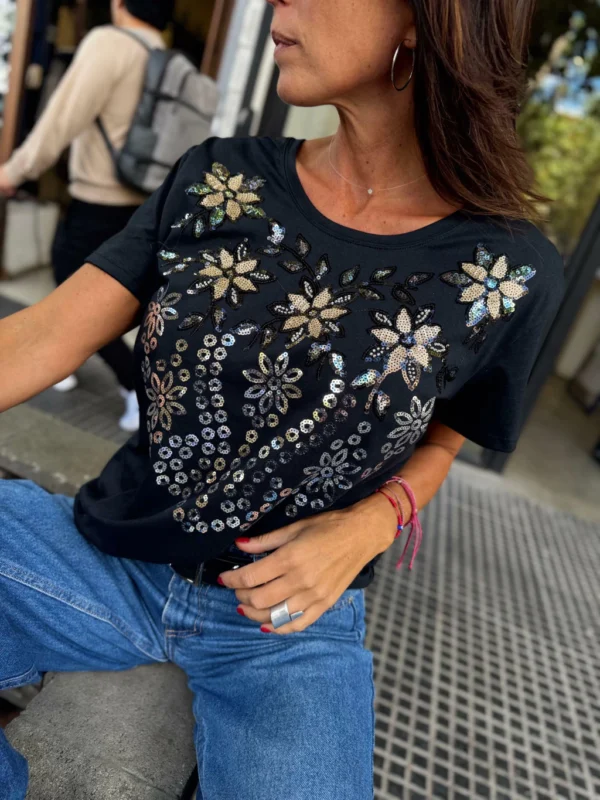 Remera NOIR BLOOM