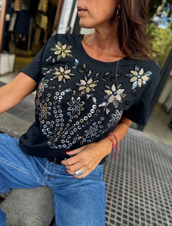 Remera NOIR BLOOM