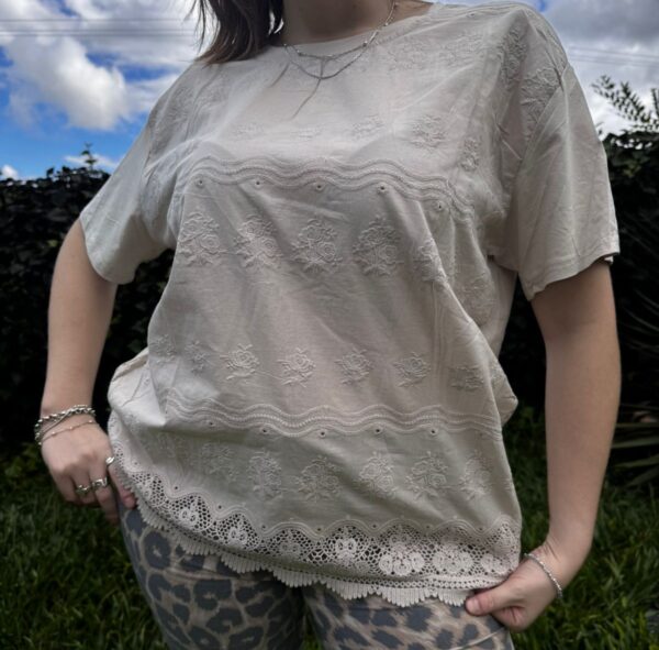 WhatsApp Image 2026-03-10 at 19.52.15 Remera LIRIO