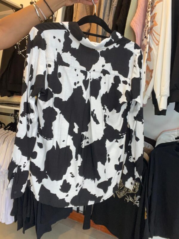 WhatsApp Image 2026-04-18 at 15.16.17 camisa Wild Cow