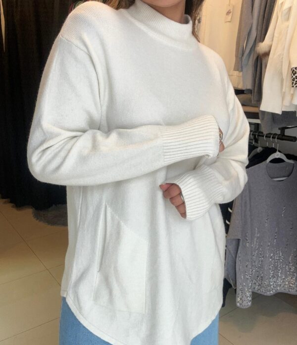 WhatsApp Image 2026-05-29 at 5.23.47 PM Sweater BARI