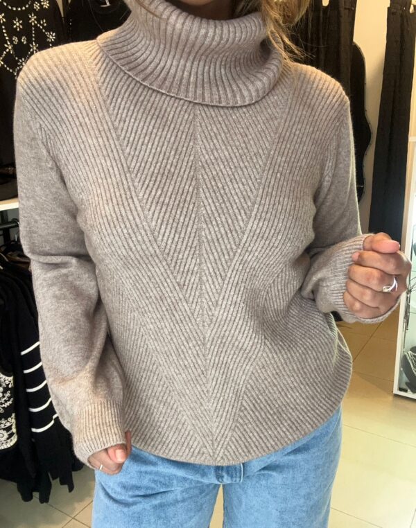 WhatsApp Image 2026-06-23 at 7.45.56 PM (3) Sweater VÉRTEX