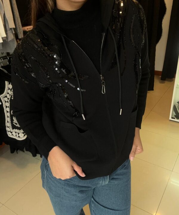WhatsApp Image 2026-06-24 at 4.30.59 PM (2) Campera VIXEN