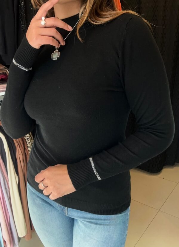 WhatsApp Image 2026-07-13 at 5.28.56 PM (2) Sweater KIRA