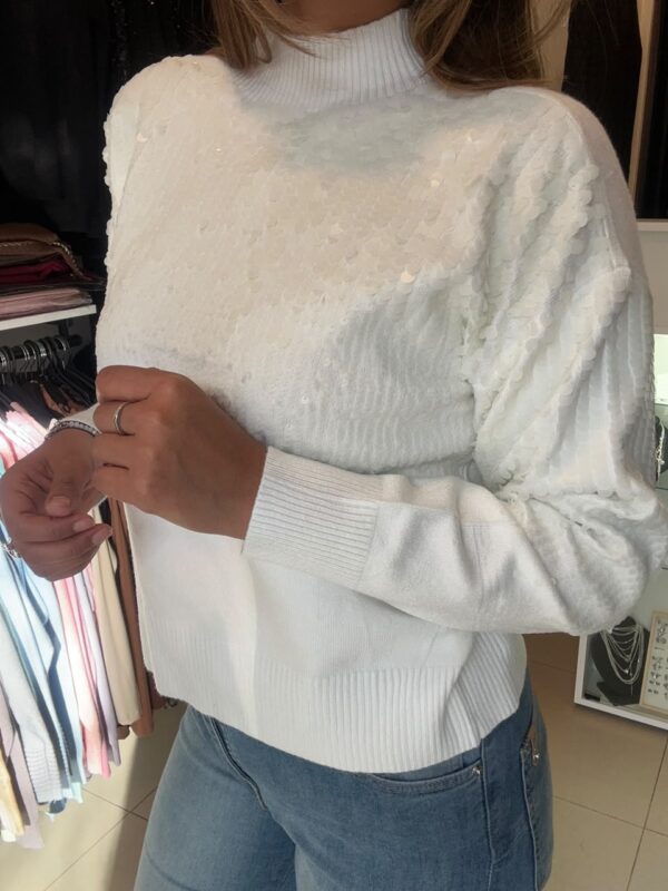 WhatsApp Image 2026-07-13 at 5.28.58 PM (1) SWEATER NÁCAR