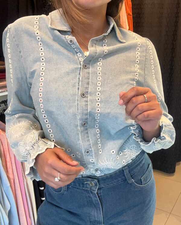 WhatsApp Image 2026-07-14 at 7.24.00 PM (2) Camisa LÉANA