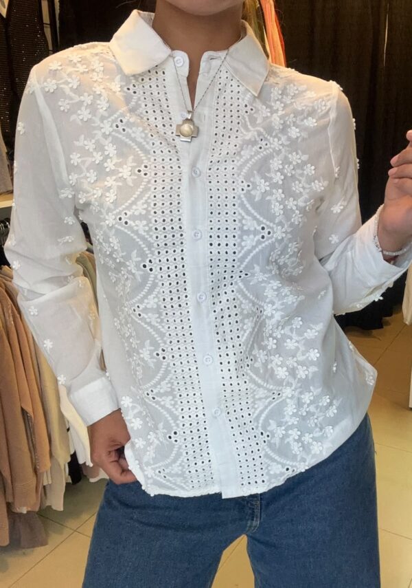 WhatsApp Image 2026-07-17 at 6.00.14 PM (1) Camisa LARY