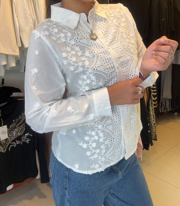 WhatsApp Image 2026-07-17 at 6.00.14 PM (3) Camisa LARY