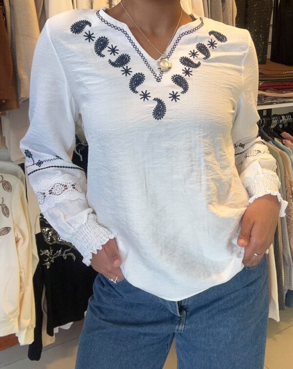 WhatsApp Image 2026-07-17 at 6.00.15 PM (2) Blusa NIRA