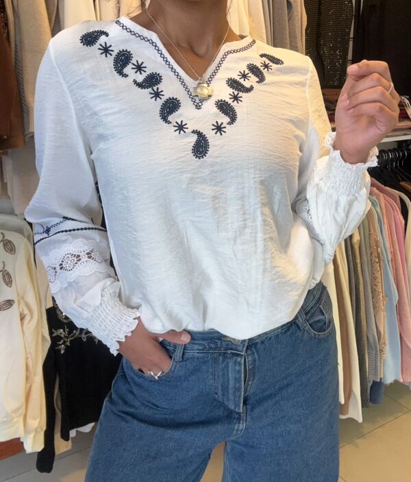 WhatsApp Image 2026-07-17 at 6.00.15 PM (3) Blusa NIRA
