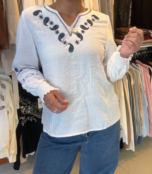 WhatsApp Image 2026-07-17 at 6.00.15 PM Blusa NIRA