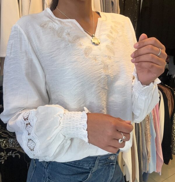 WhatsApp Image 2026-07-17 at 6.00.16 PM (2) Blusa NIRA