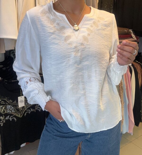 WhatsApp Image 2026-07-17 at 6.00.16 PM Blusa NIRA