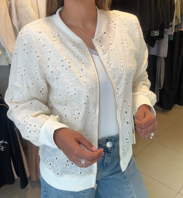 WhatsApp Image 2026-07-22 at 5.02.04 PM (2) Chaqueta VERIZ