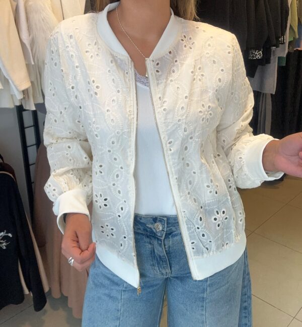 WhatsApp Image 2026-07-22 at 5.02.05 PM (2) Chaqueta VERIZ