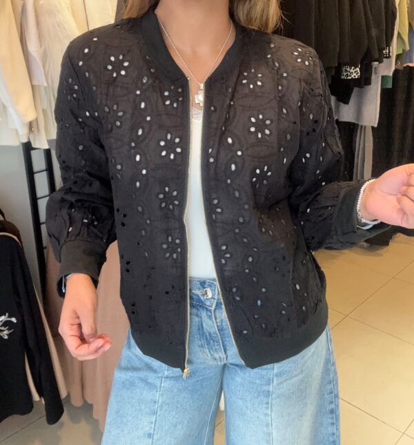 WhatsApp Image 2026-07-22 at 5.02.09 PM (2) Chaqueta VERIZ