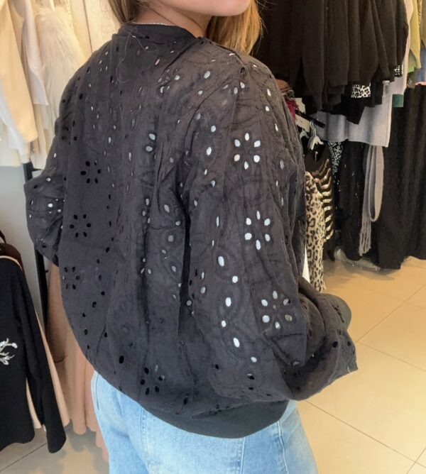 WhatsApp Image 2026-07-22 at 5.02.13 PM (1) Chaqueta VERIZ