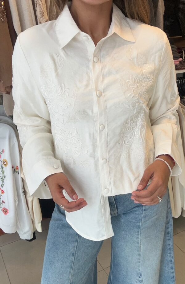 WhatsApp Image 2026-07-22 at 5.02.14 PM (1) Camisa NOIRÉ