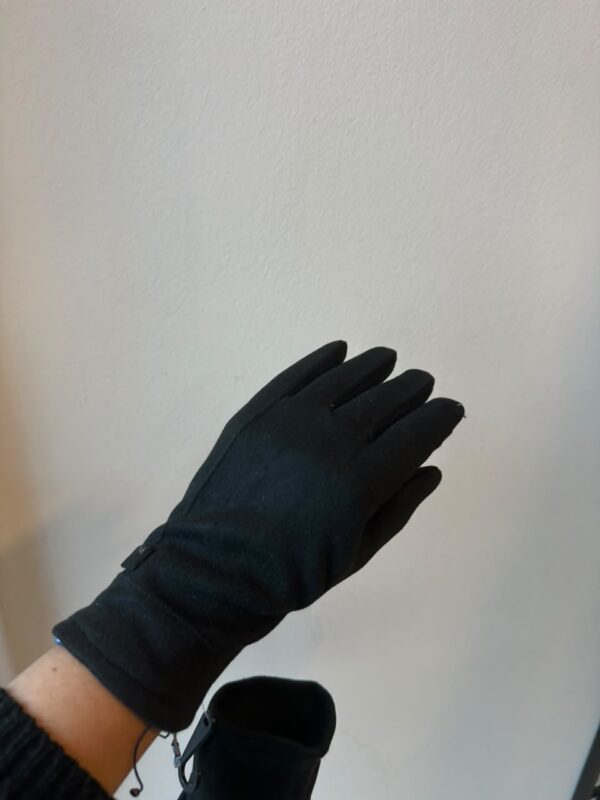 WhatsApp Image 2026-07-25 at 9.32.12 AM GUANTES VELL