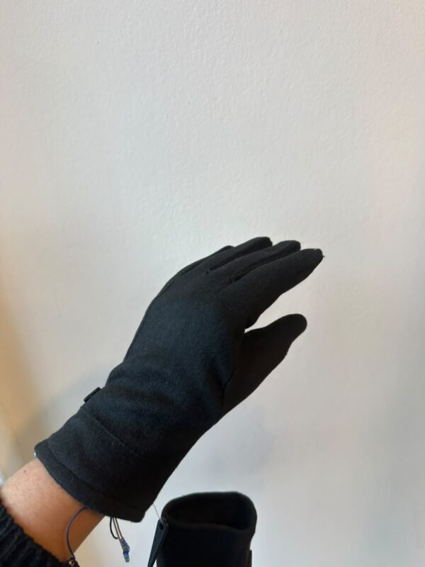 WhatsApp Image 2026-07-25 at 9.32.13 AM GUANTES VELL