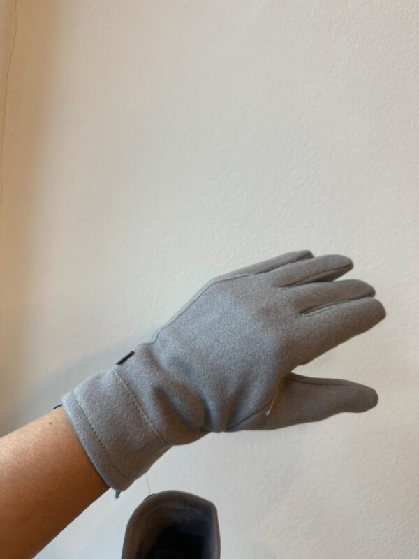 WhatsApp Image 2026-07-25 at 9.34.26 AM GUANTES VELL
