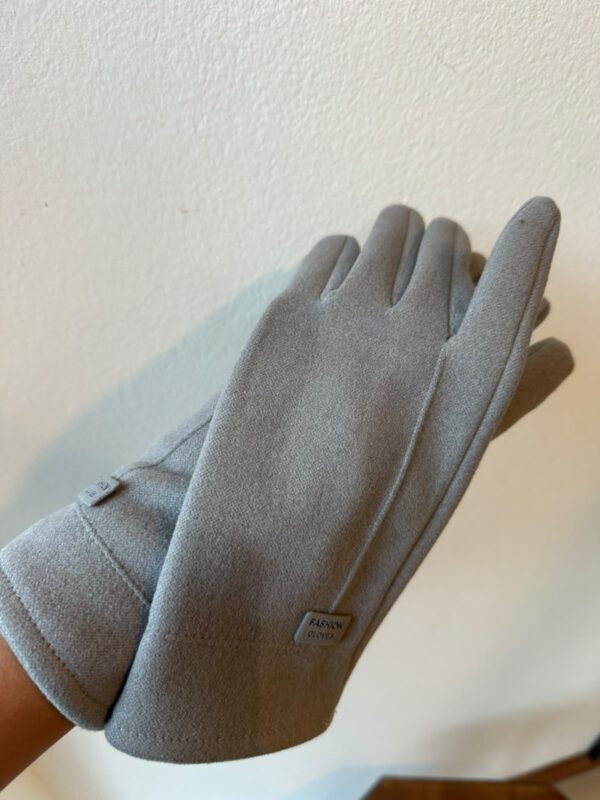 WhatsApp Image 2026-07-25 at 9.34.44 AM GUANTES VELL