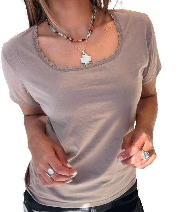 34065edf-d980-45b6-8f21-5ffd84da58d6 REMERA UMAI