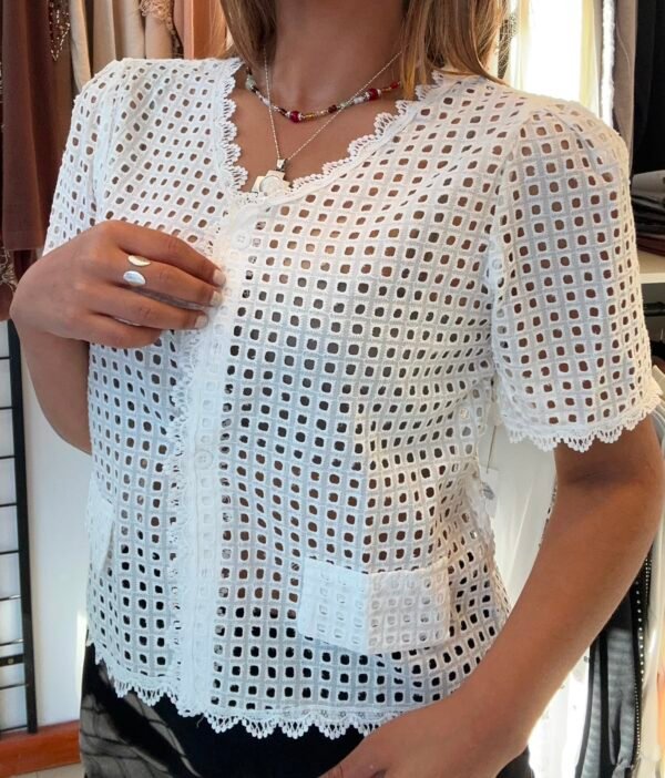 WhatsApp Image 2026-08-22 at 11.46.53 AM (1) CAMISA NOLA