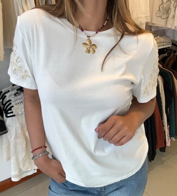 WhatsApp Image 2026-09-18 at 4.39.58 PM (2) REMERA VINI