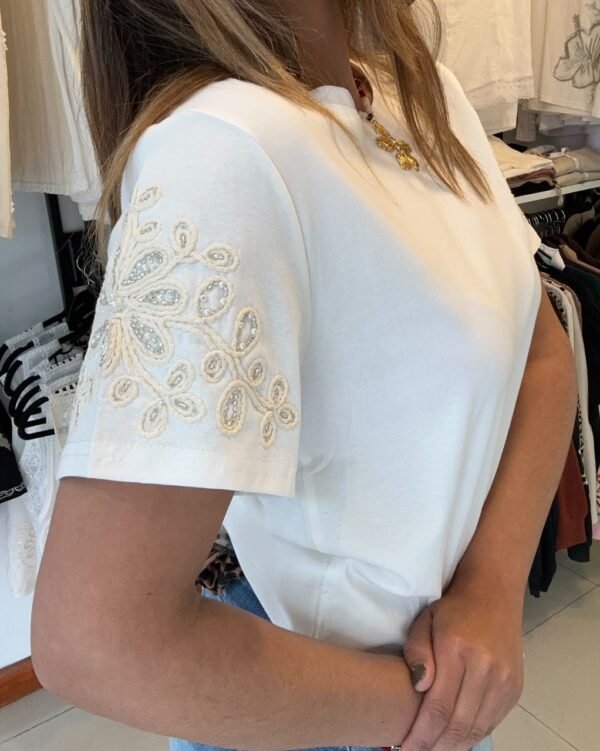 WhatsApp Image 2026-09-18 at 4.39.58 PM (3) REMERA VINI