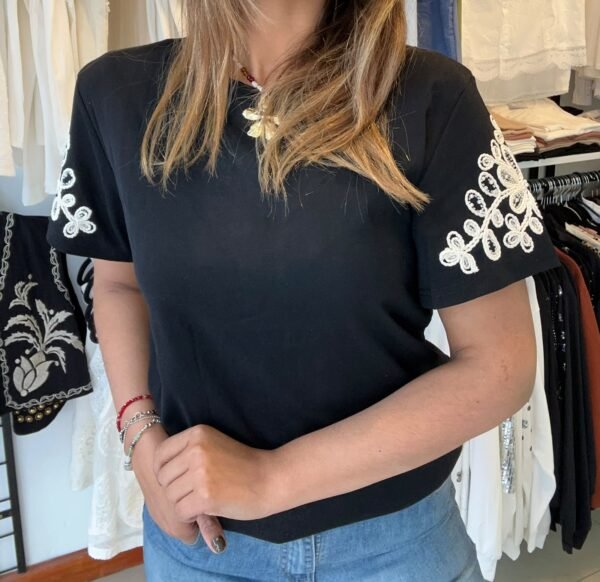 WhatsApp Image 2026-09-18 at 4.39.59 PM (1) REMERA VINI