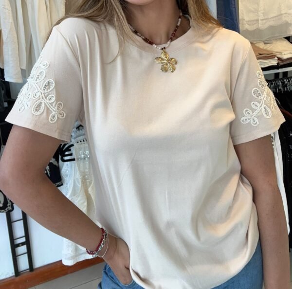 WhatsApp Image 2026-09-18 at 4.39.59 PM (2) REMERA VINI