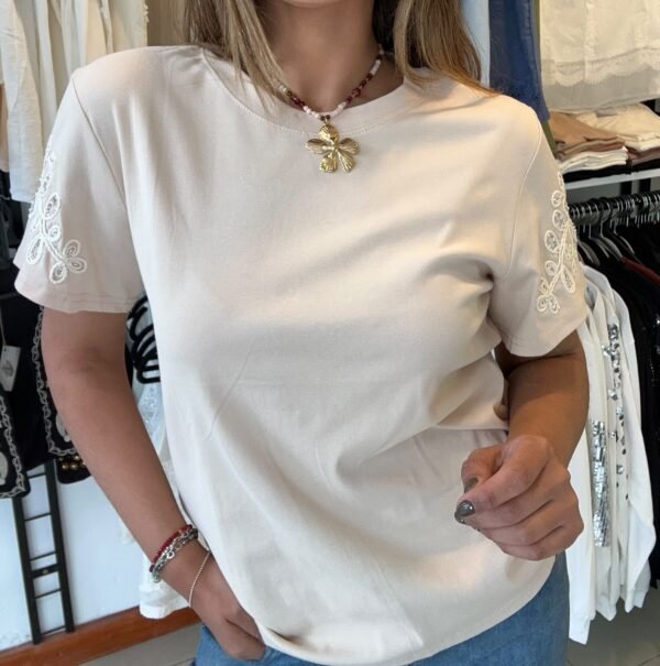 WhatsApp Image 2026-09-18 at 4.39.59 PM (3) REMERA VINI