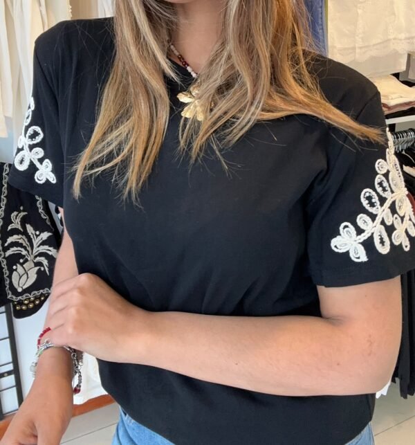 WhatsApp Image 2026-09-18 at 4.39.59 PM REMERA VINI